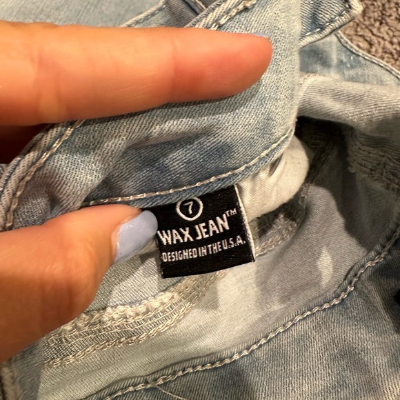 Light Wash Ripped Jeans - Picture 5 of 5